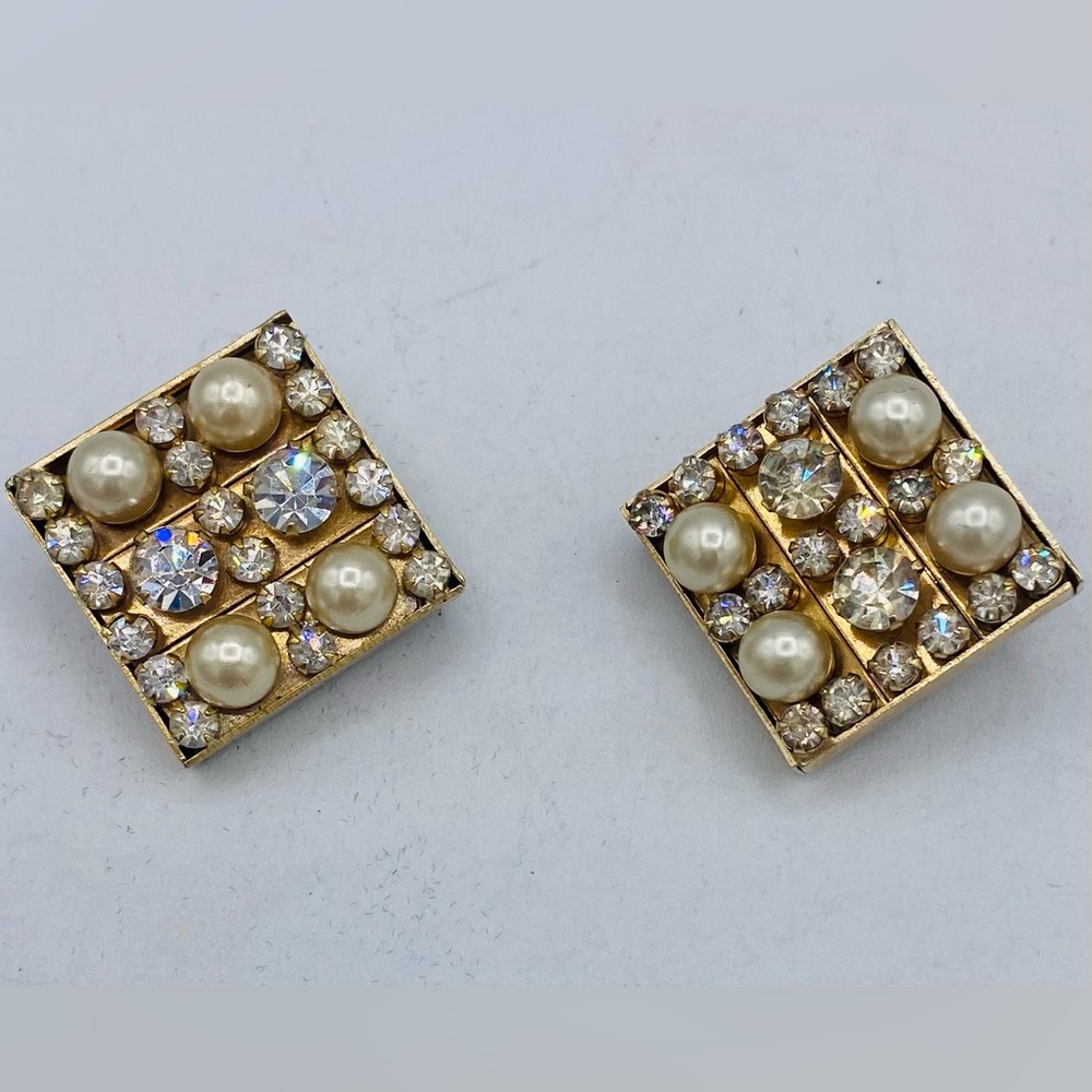 Vintage 80s-90s Square Gold Tone Faux Pearl/Rhinestone Clip On Earrings 1”x1” - Picture 7 of 8